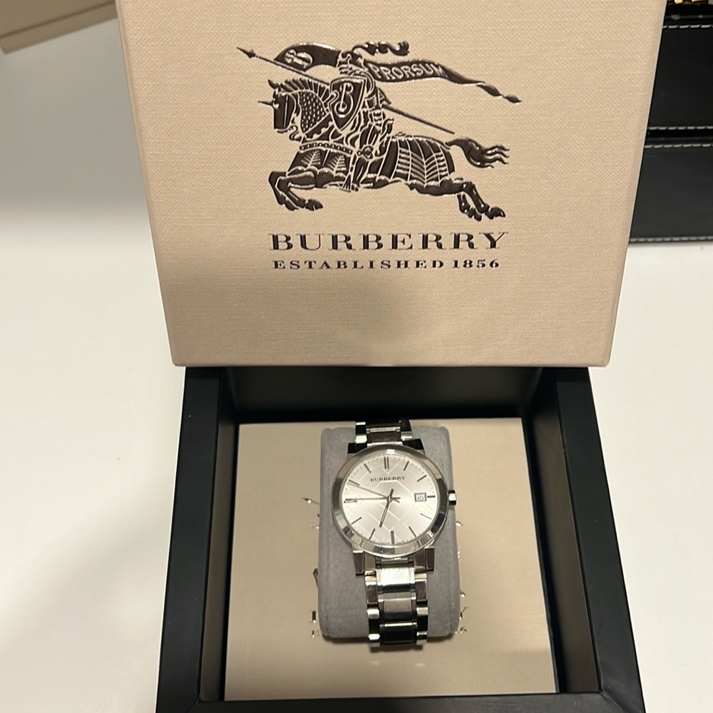 Men’s silver Burberry watch with box needs battery